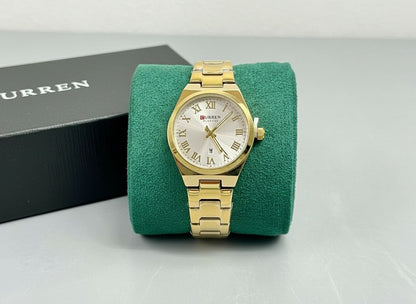 Montre Curren pour femme avec cadran blanc, chiffres romains dorés, bracelet en acier inoxydable bicolore argent et or, présentée avec son écrin blanc